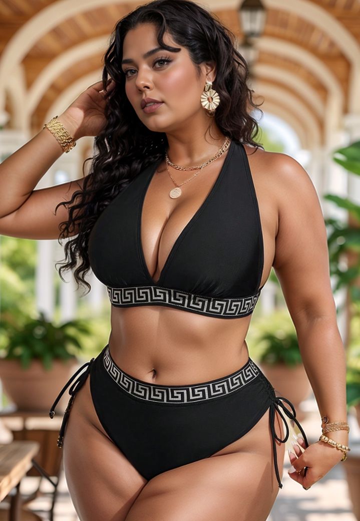Nuits d'Été: Black bikini, plunging neckline and Inca motifs